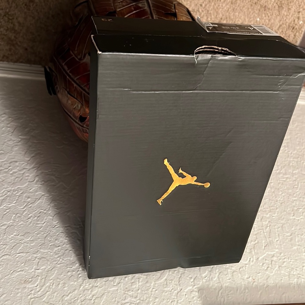 Jordan’s Jumpman new in the box boys size 4y